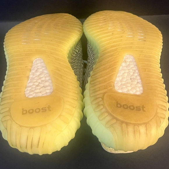 Adidas Yeezy Boost 350 V2. Men’s Size 9.5 Green Colored Yeezys. - Picture 6 of 12